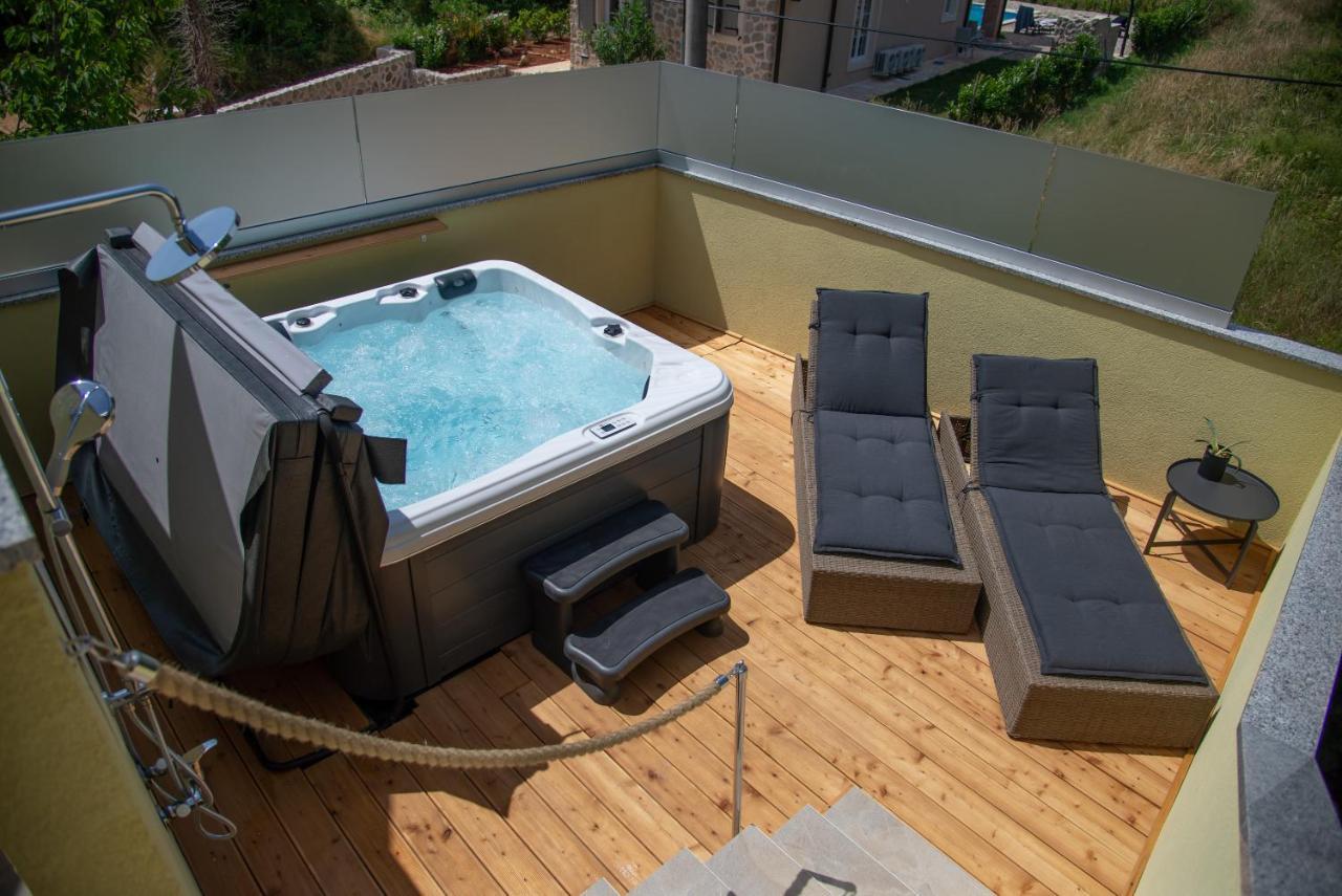 Holiday House Tos-Vila With Heated Pool Vrbnik (Primorje-Gorski Kotar) Exterior foto