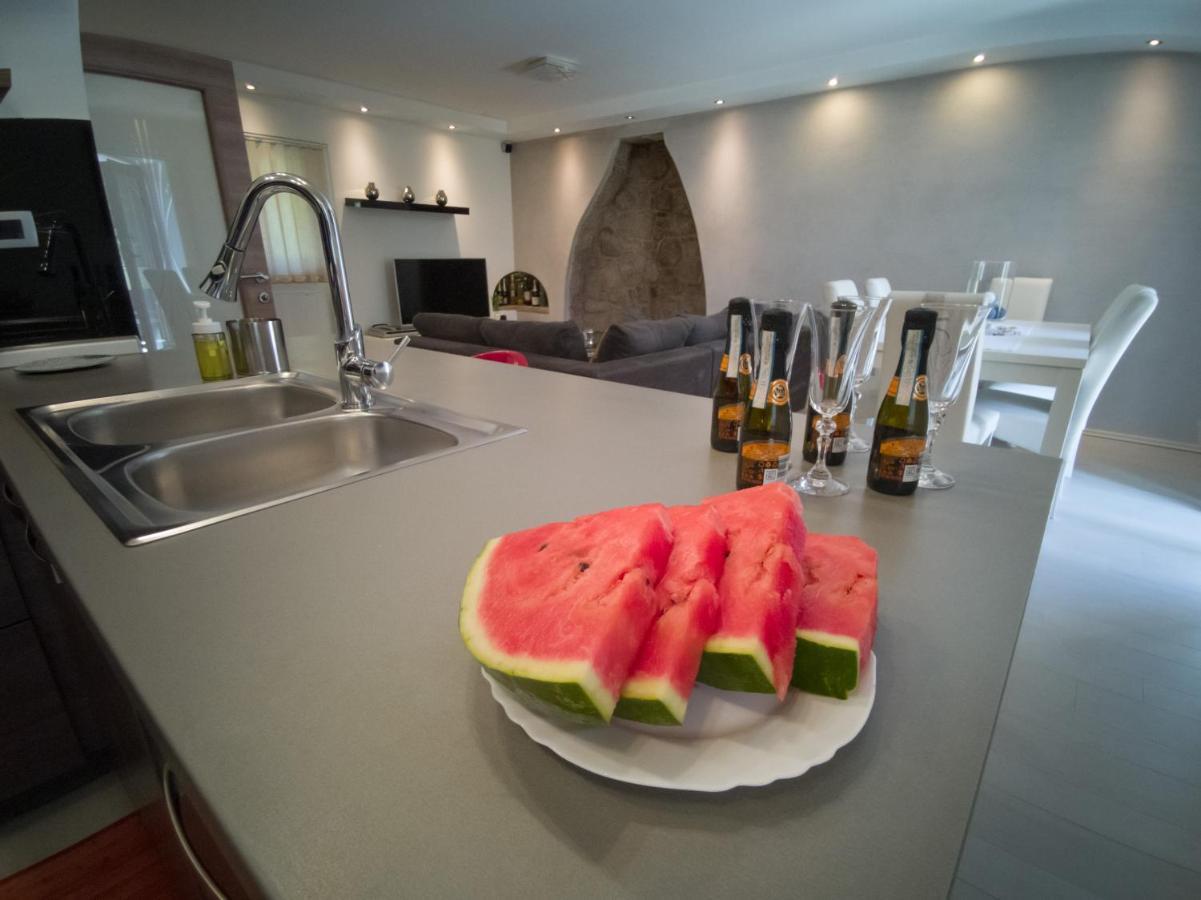 Holiday House Tos-Vila With Heated Pool Vrbnik (Primorje-Gorski Kotar) Exterior foto
