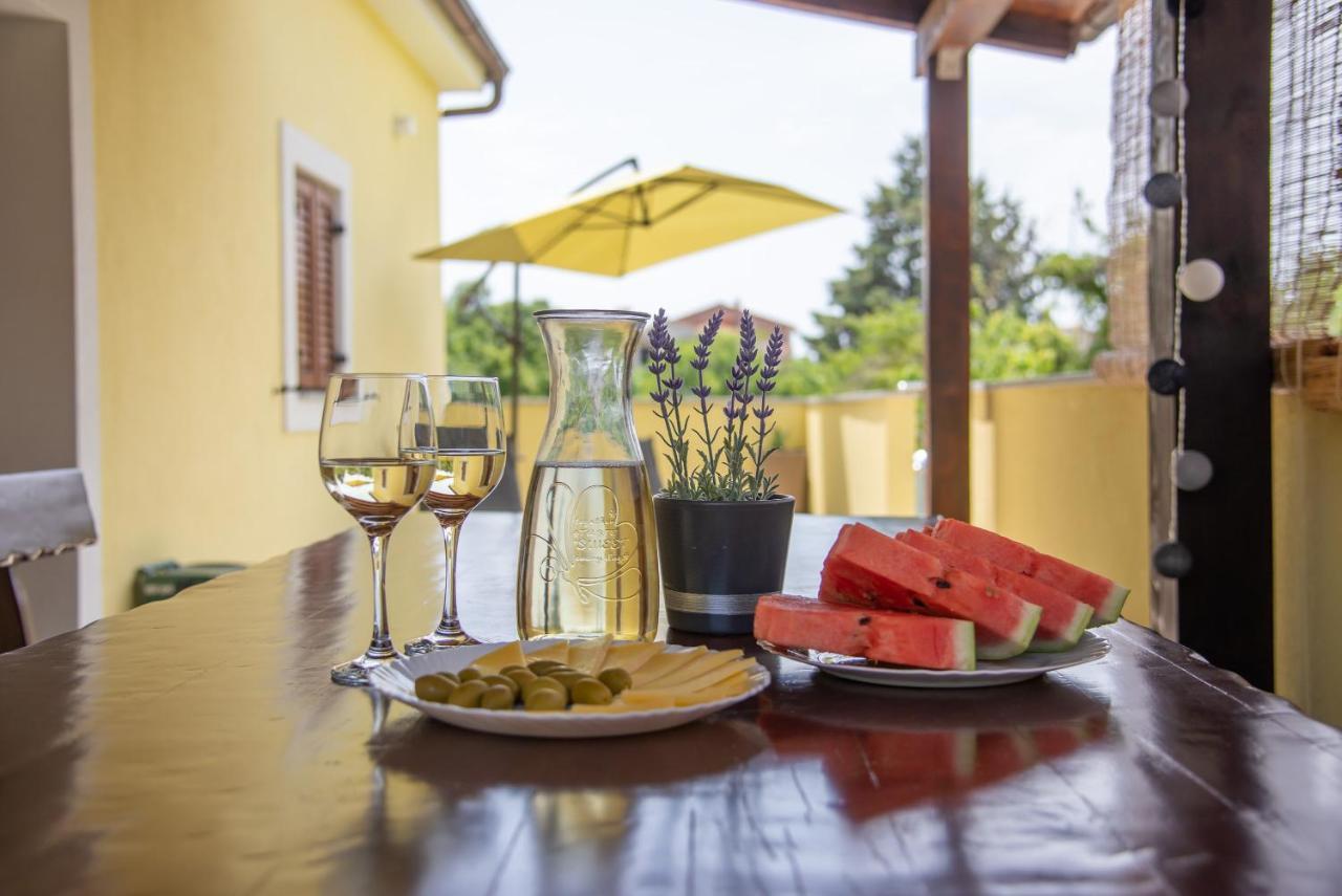 Holiday House Tos-Vila With Heated Pool Vrbnik (Primorje-Gorski Kotar) Exterior foto