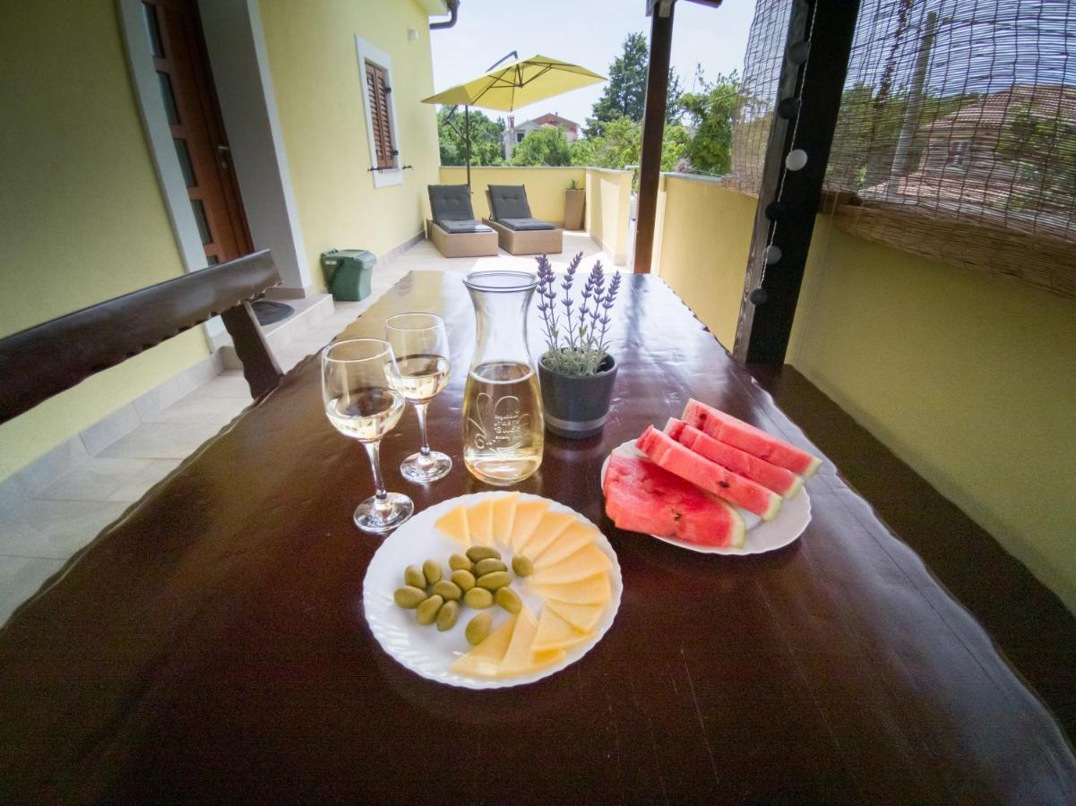 Holiday House Tos-Vila With Heated Pool Vrbnik (Primorje-Gorski Kotar) Exterior foto