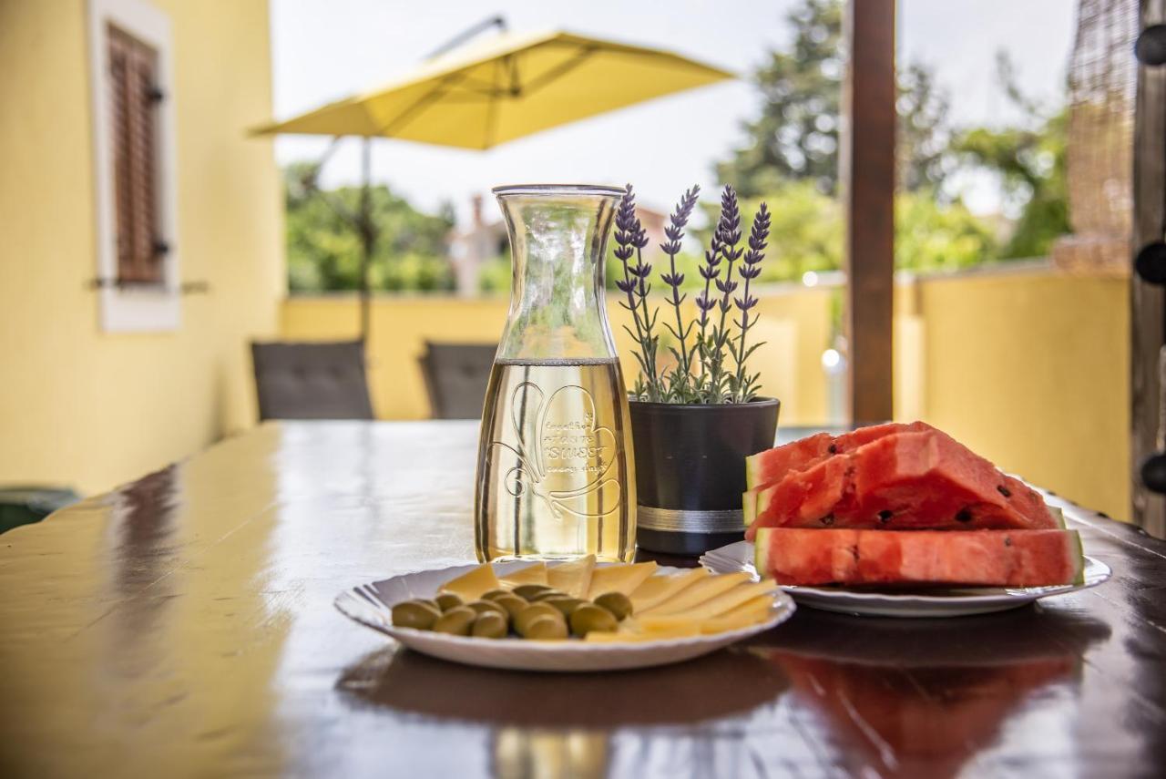 Holiday House Tos-Vila With Heated Pool Vrbnik (Primorje-Gorski Kotar) Exterior foto