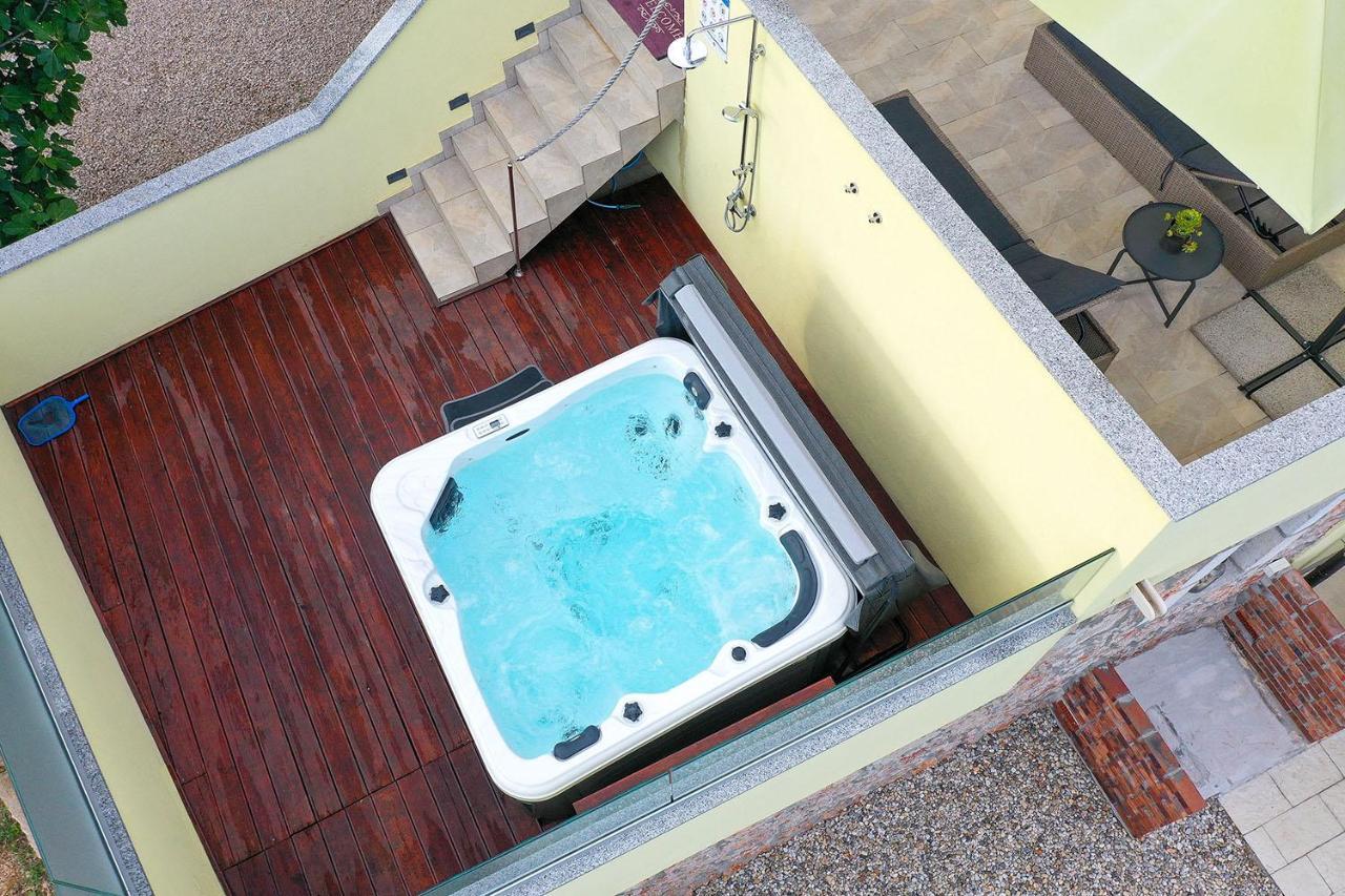 Holiday House Tos-Vila With Heated Pool Vrbnik (Primorje-Gorski Kotar) Exterior foto